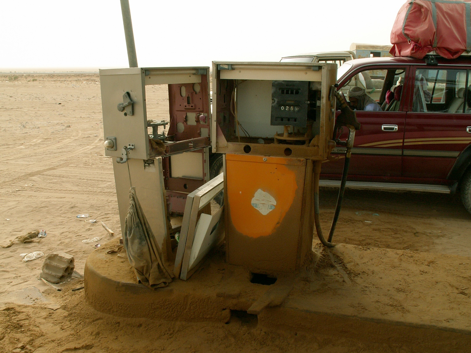 Ramlat as Sabatayn - Desert - Gasoline station