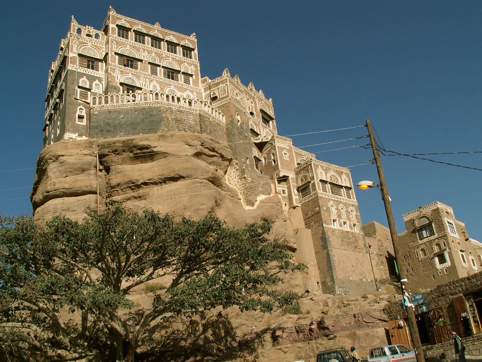 Wadi Dhar - Dar al Hajjar