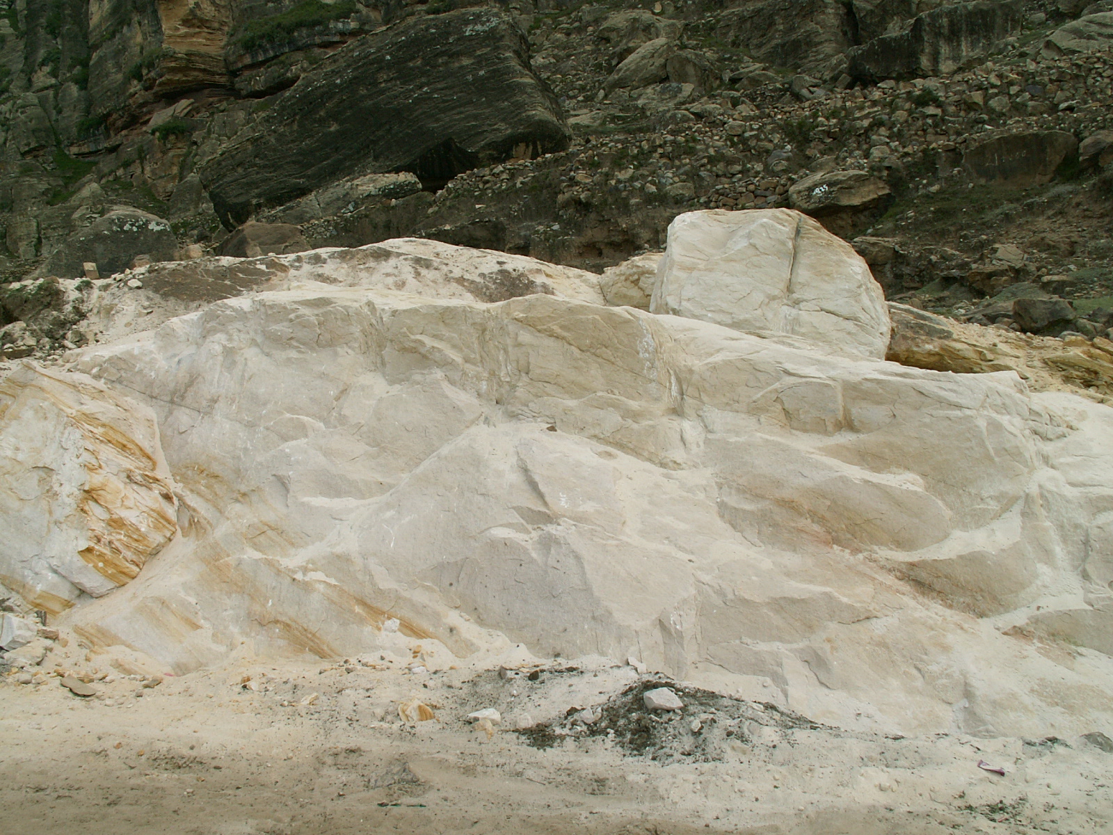 Near Kawkaban - White stone