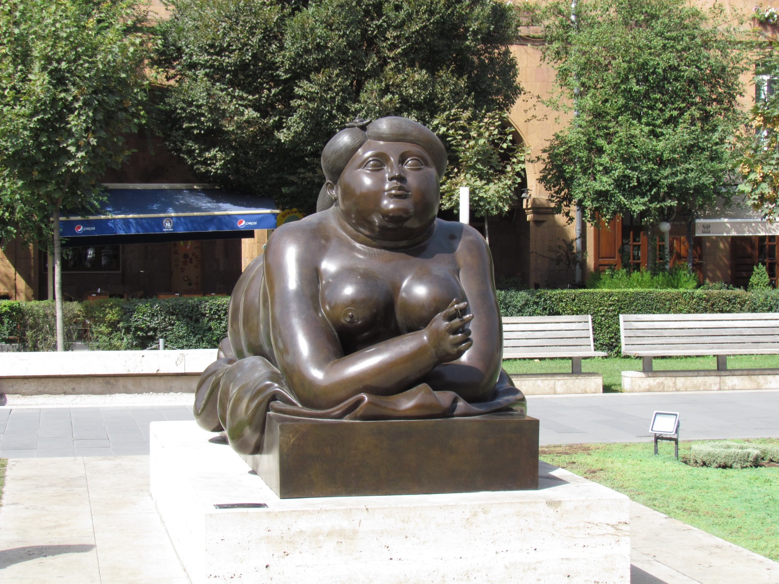 Yerevan - Cascade complex - Fernando Botero's statue