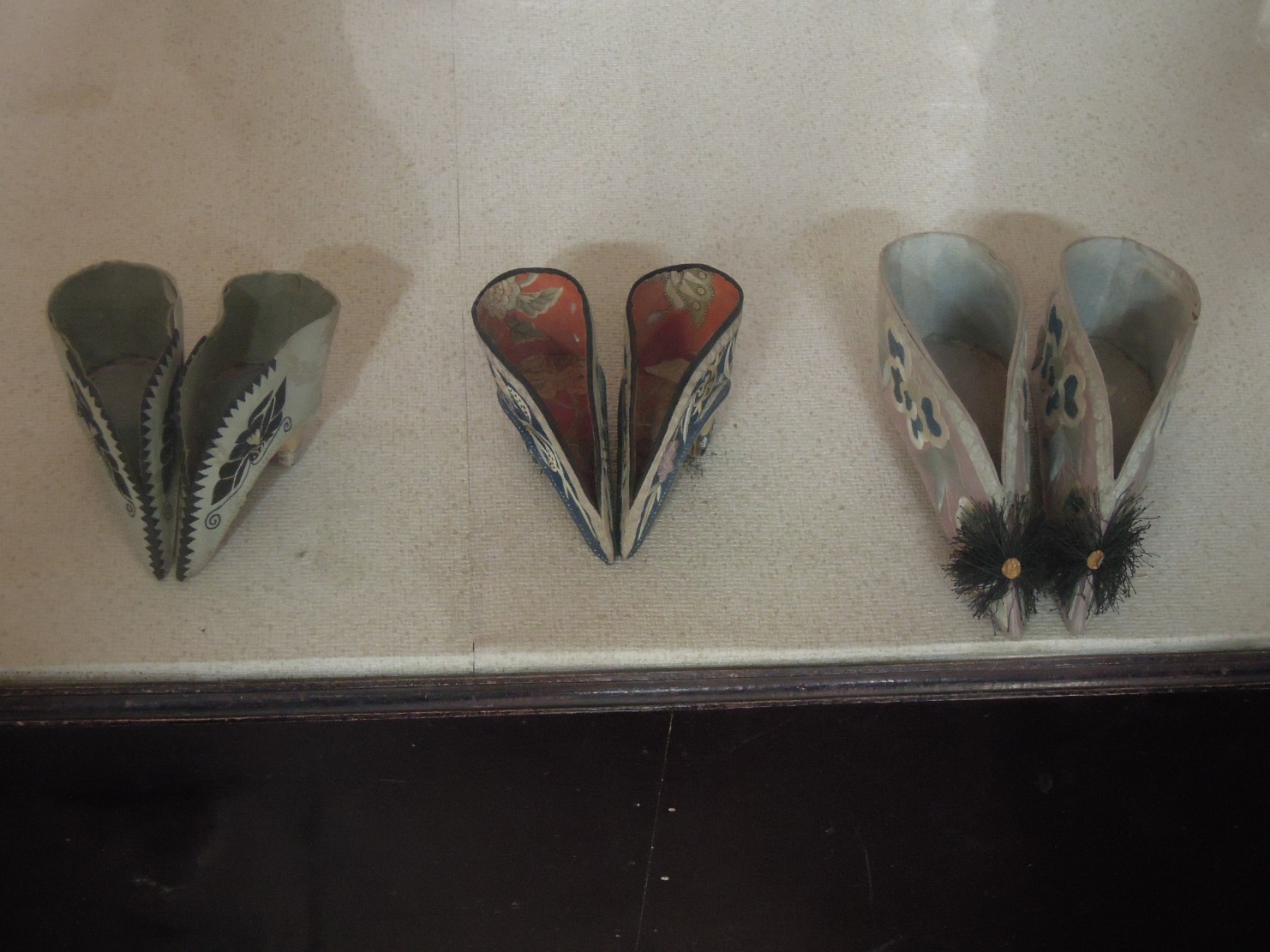 Qiao Family Compound - Ancient shoe fashion