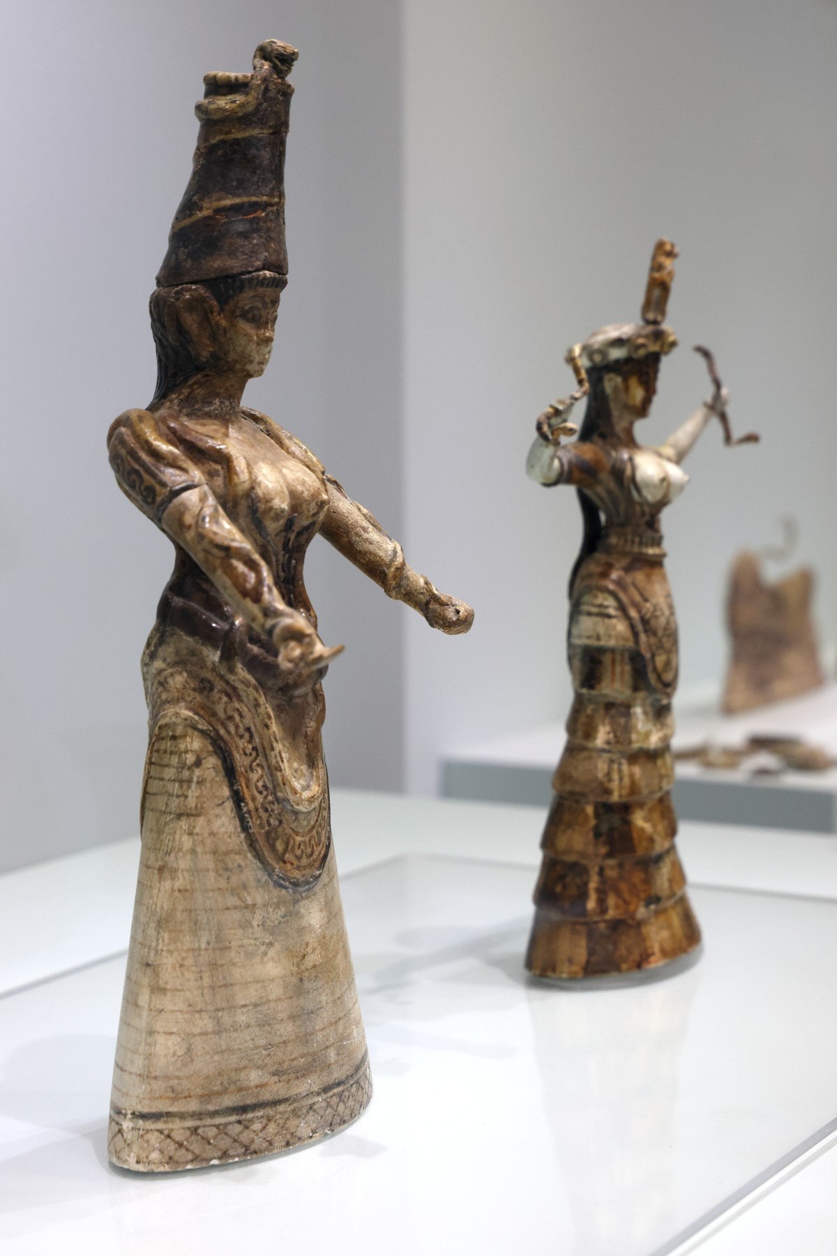 Heraklion - Archaeological museum - Minoan snake goddess figurines