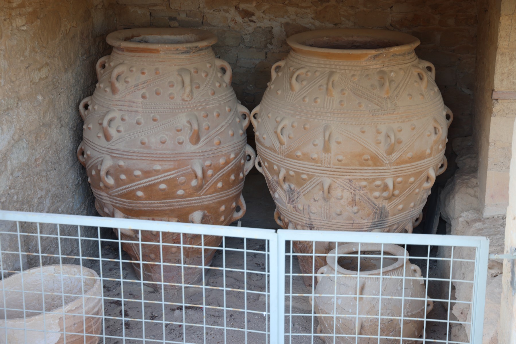 Knossos palace - Urns