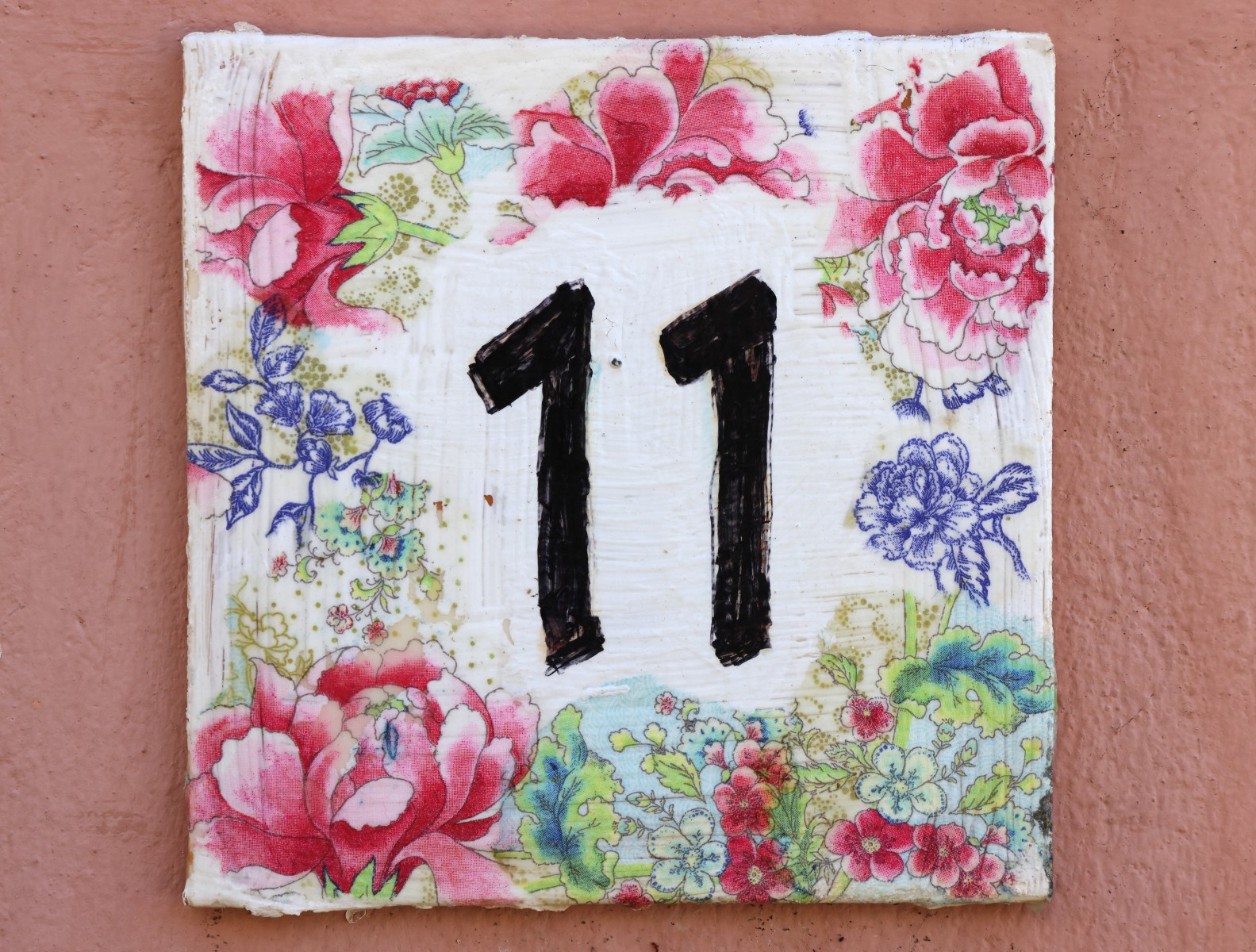 Malia - House number tile
