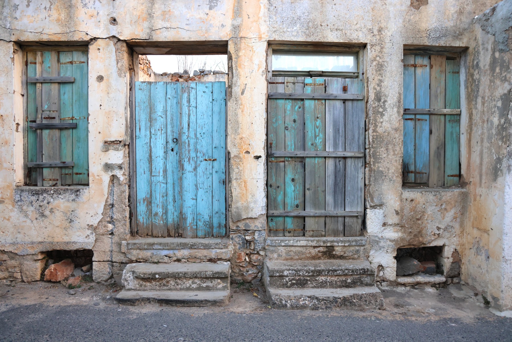 Kastelli - Doors and windows