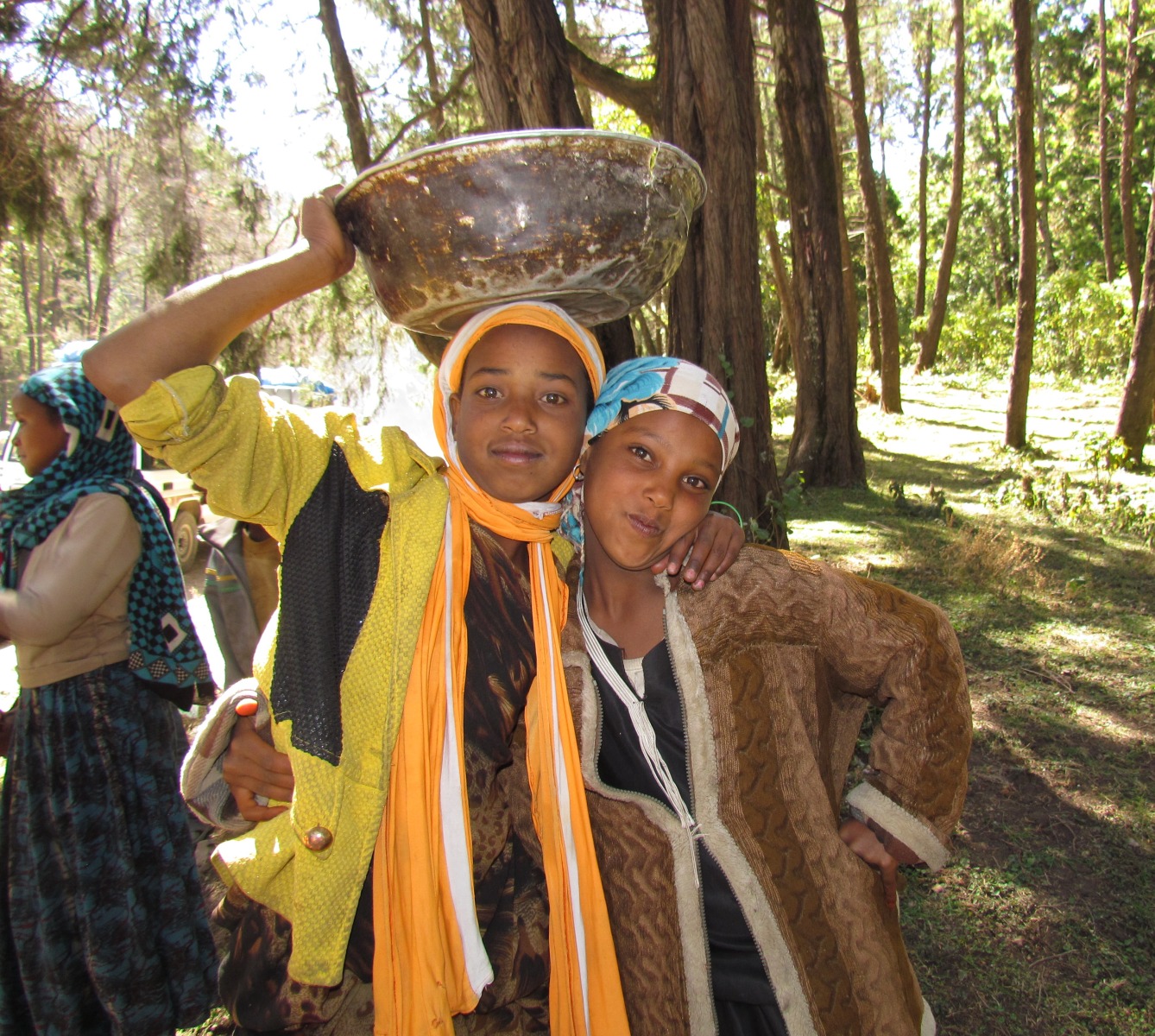 Between Harar and Awash - Local girls