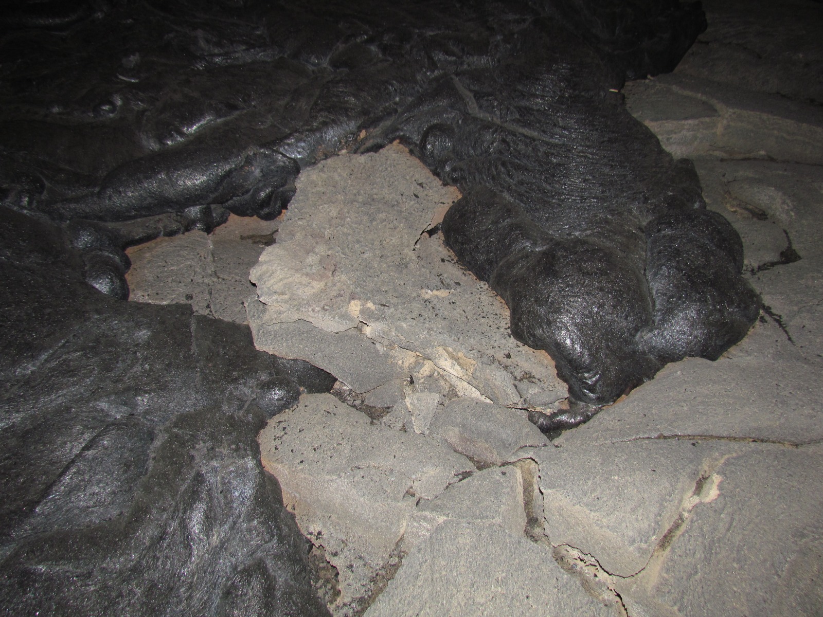 Danakil depression - Erta Ale volcano - Fresh lava