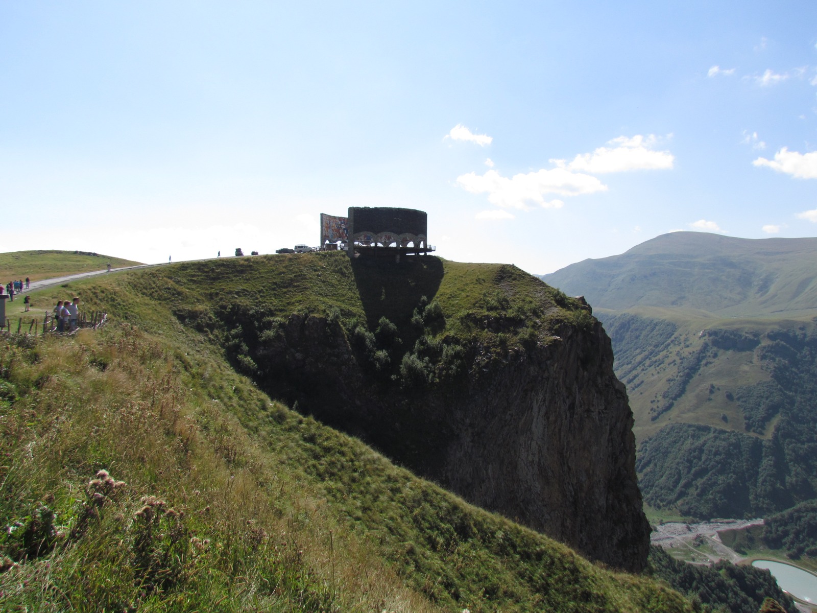 Jvari pass - Monument