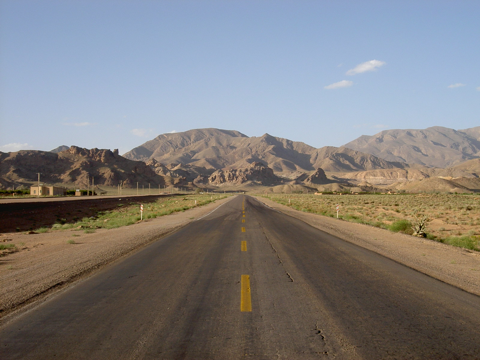 Near Yazd - Entering a mountain pass