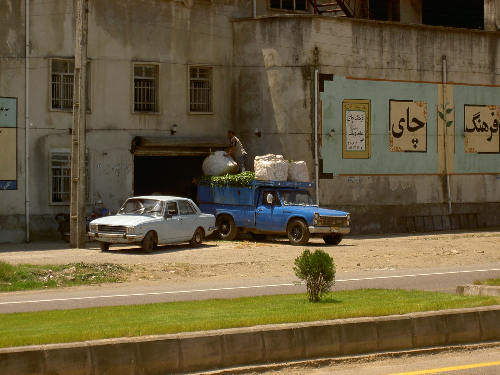 Near Lahijan - Tea transportation