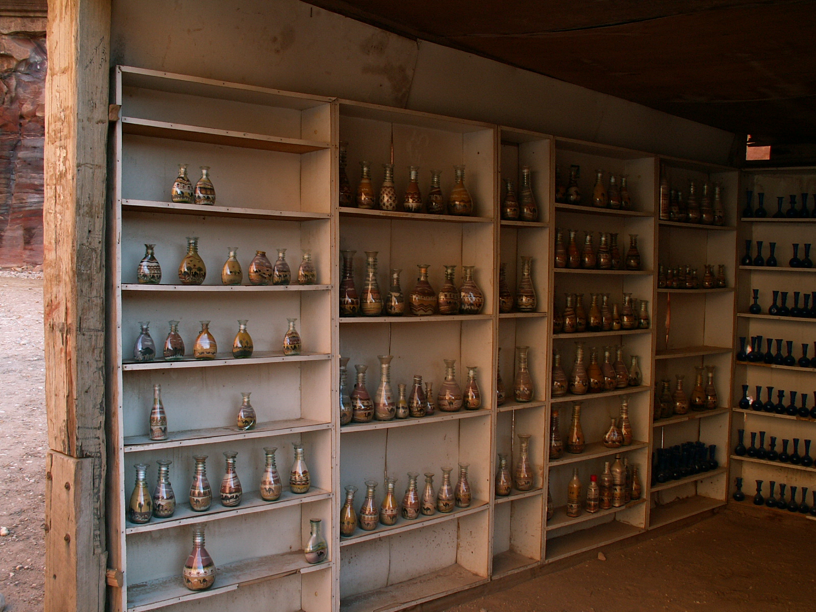 Petra - Making of sand vases