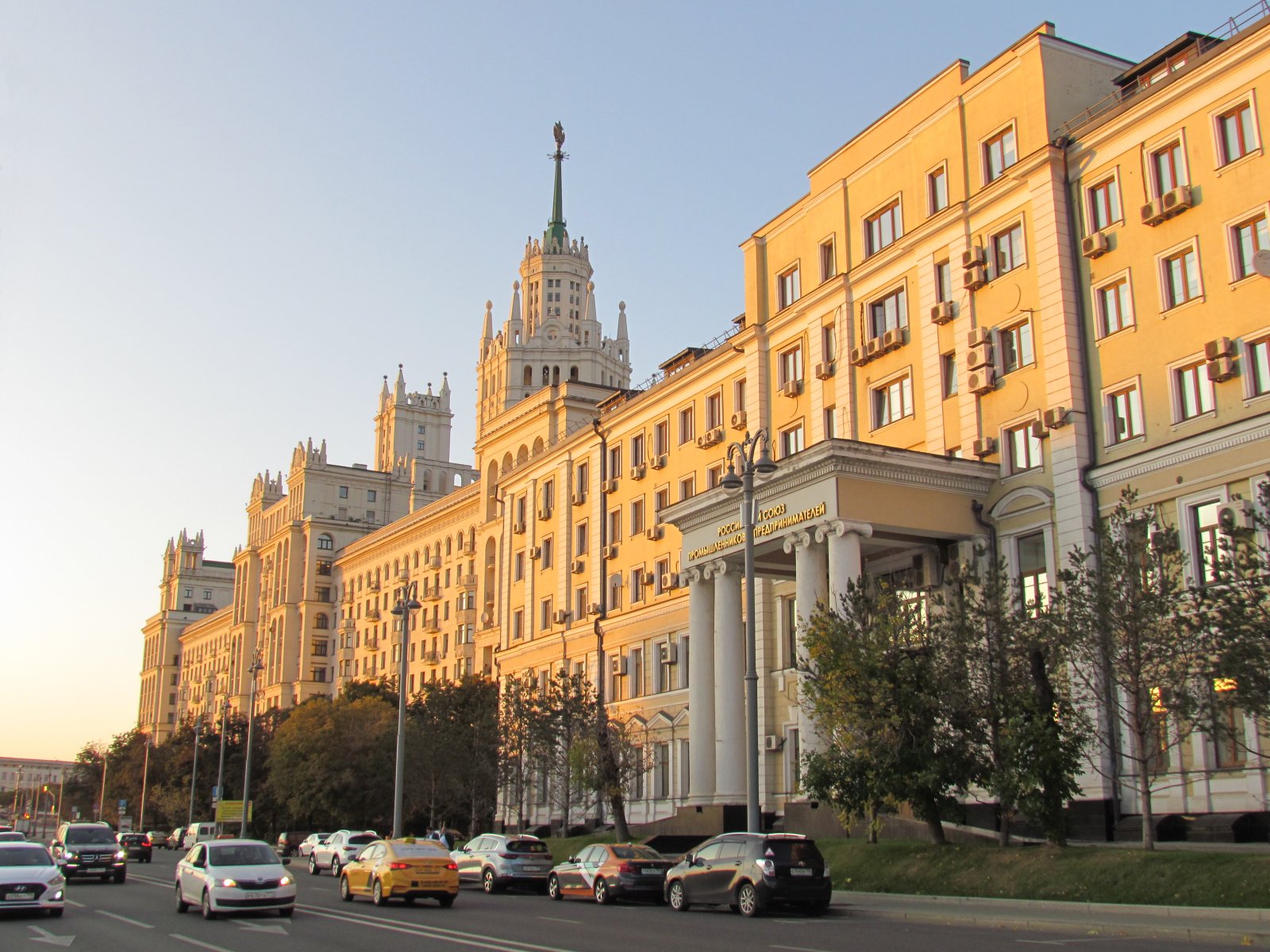 Kotelnicheskaya Embankment Building