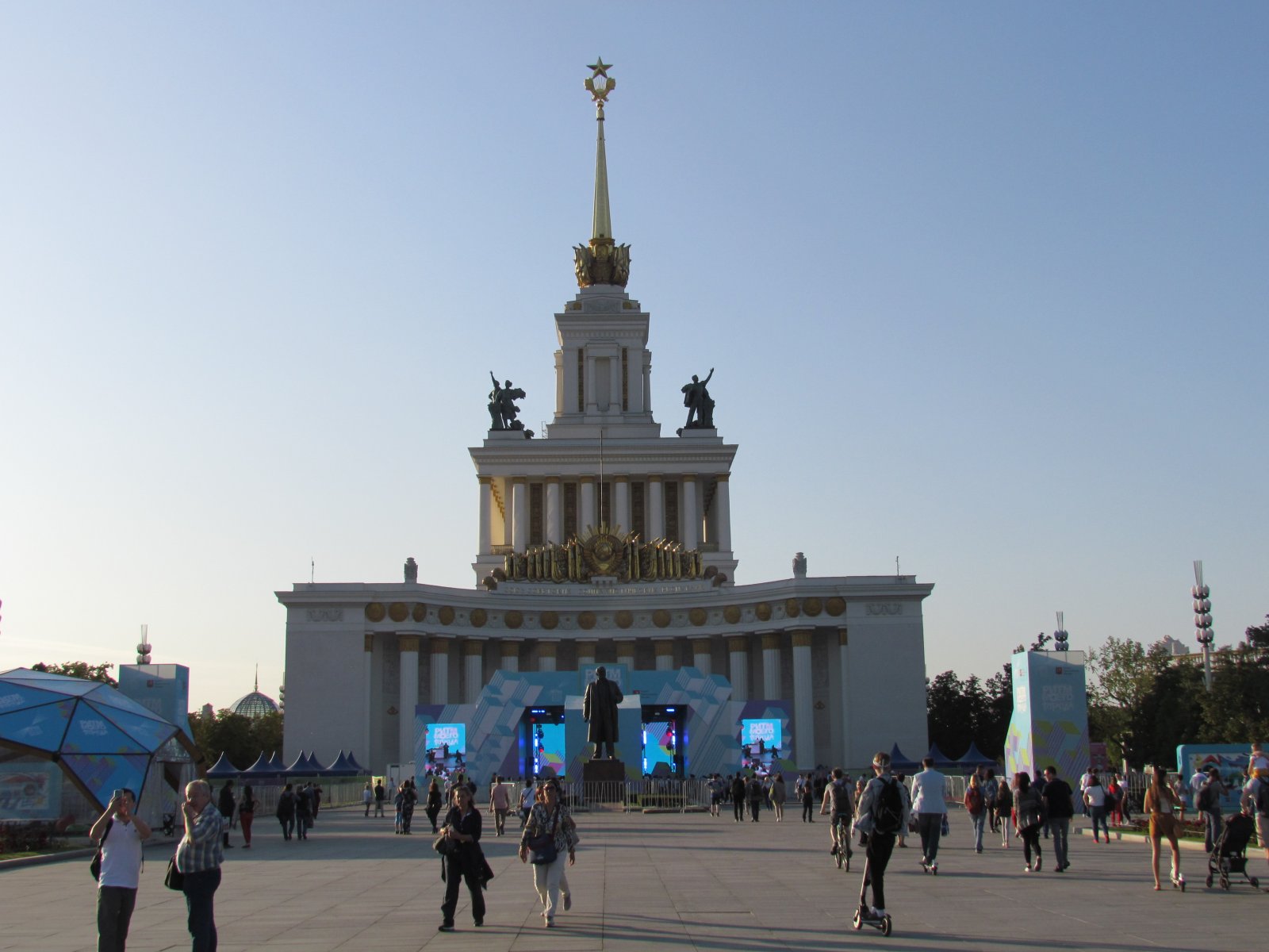 VDNKh - Central pavillion with Lenin monument