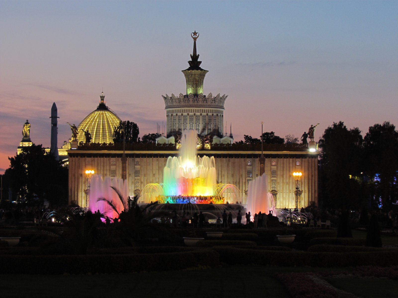 VDNKh - Fountain 'Stone flower' at night