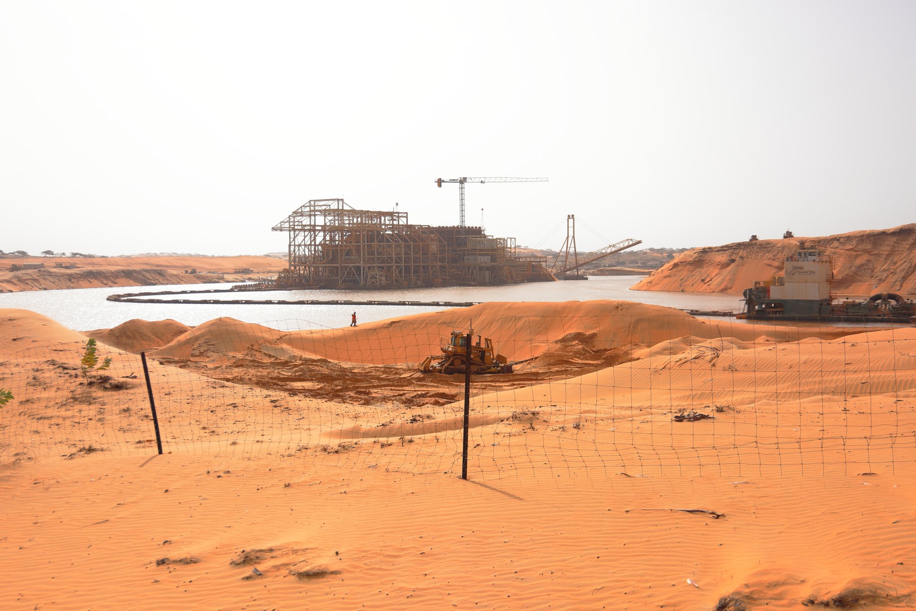 Near Lompoul - Zircon mining