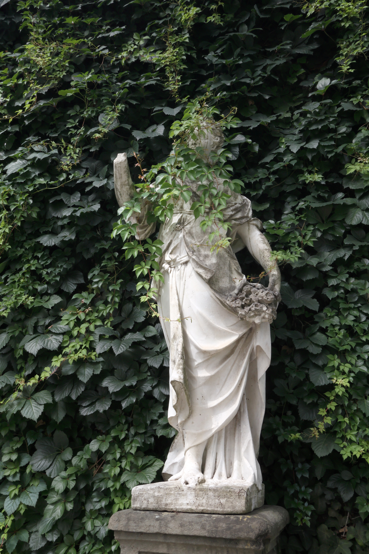 Lucca - Giardini di palazzo Pfanner - Statue