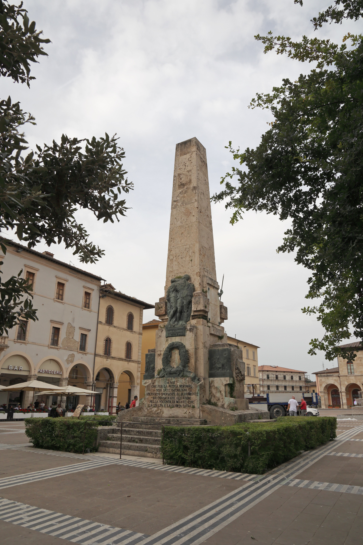 Colle di Val d'Elsa - Piazza Arnolfo di Cambio - Memorial