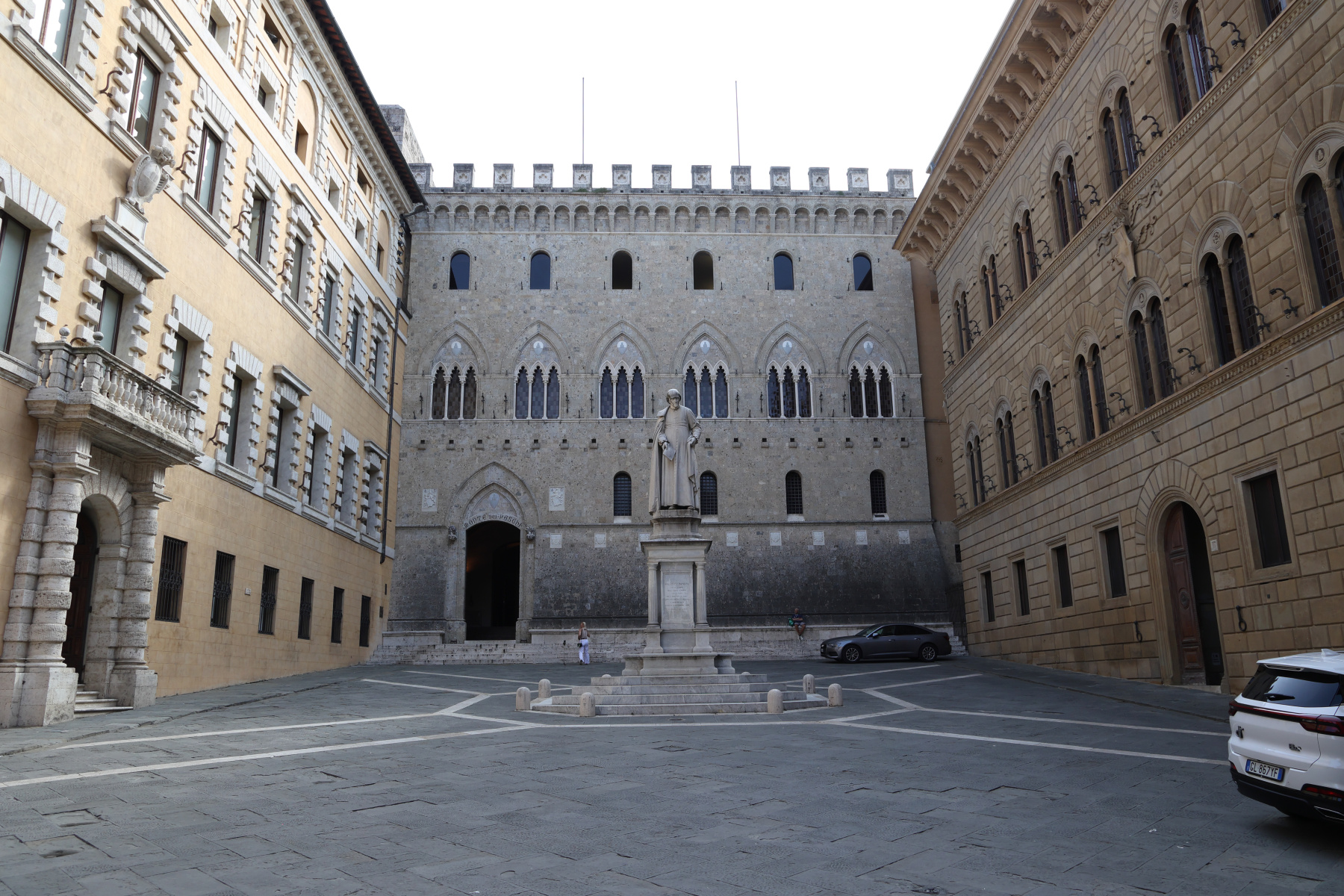 Siena - Piazza Salimbeni