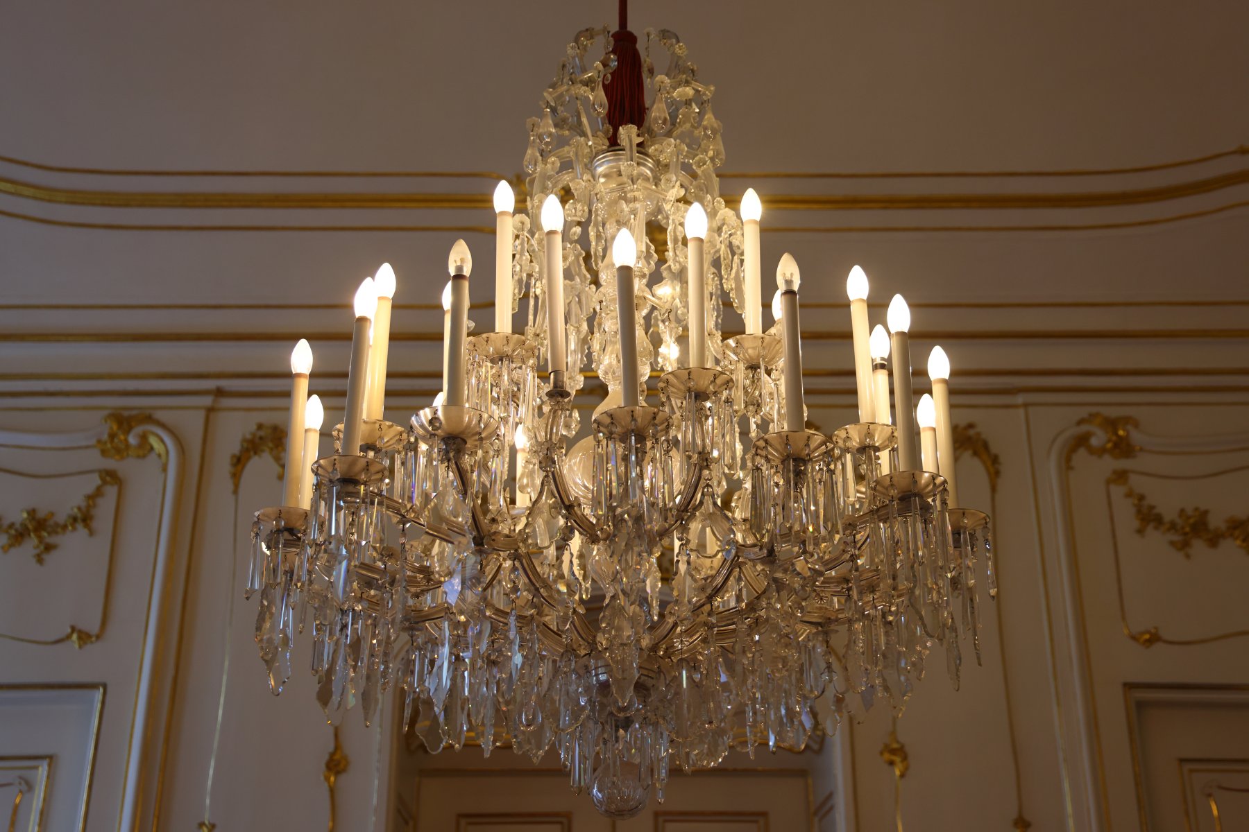 Schönbrunn - Palace - Chandelier