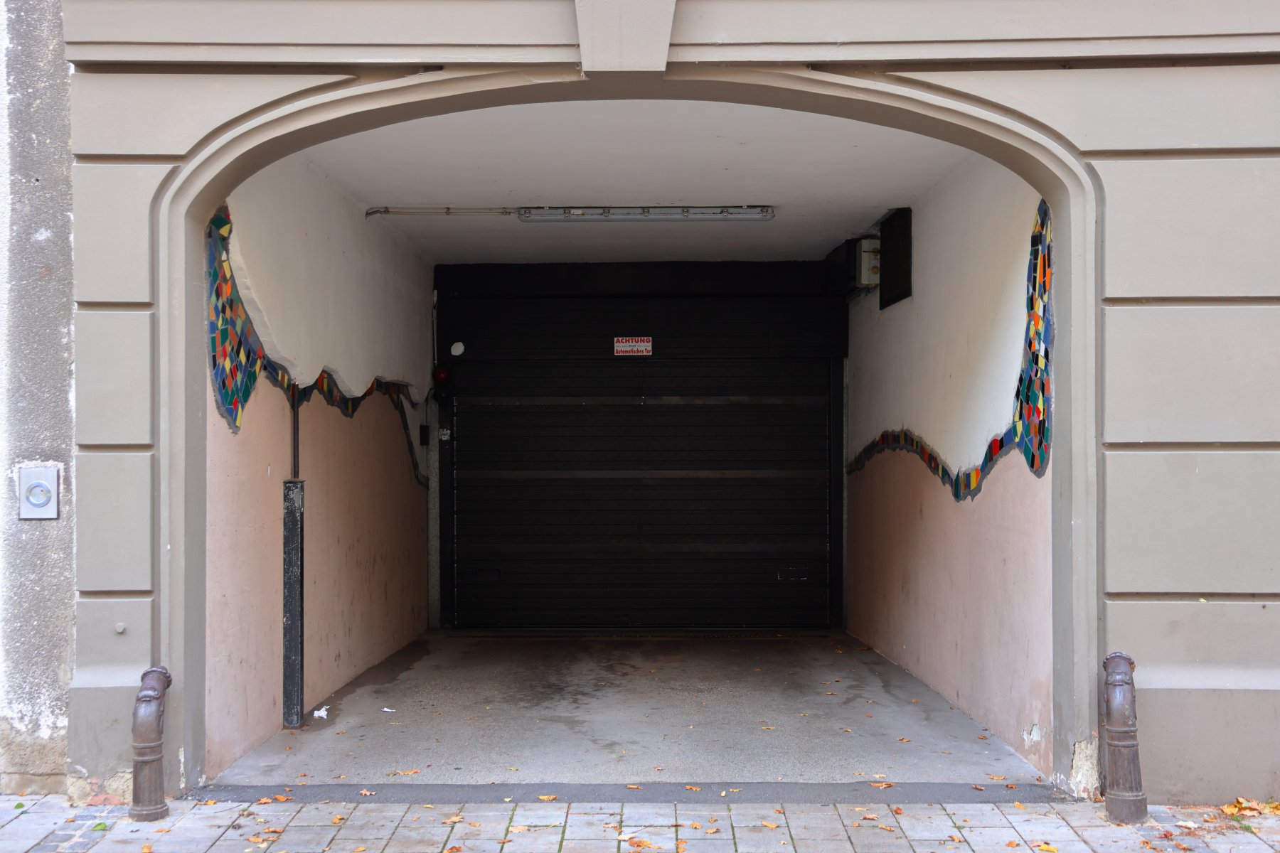 Hundertwasserhaus - Entrance
