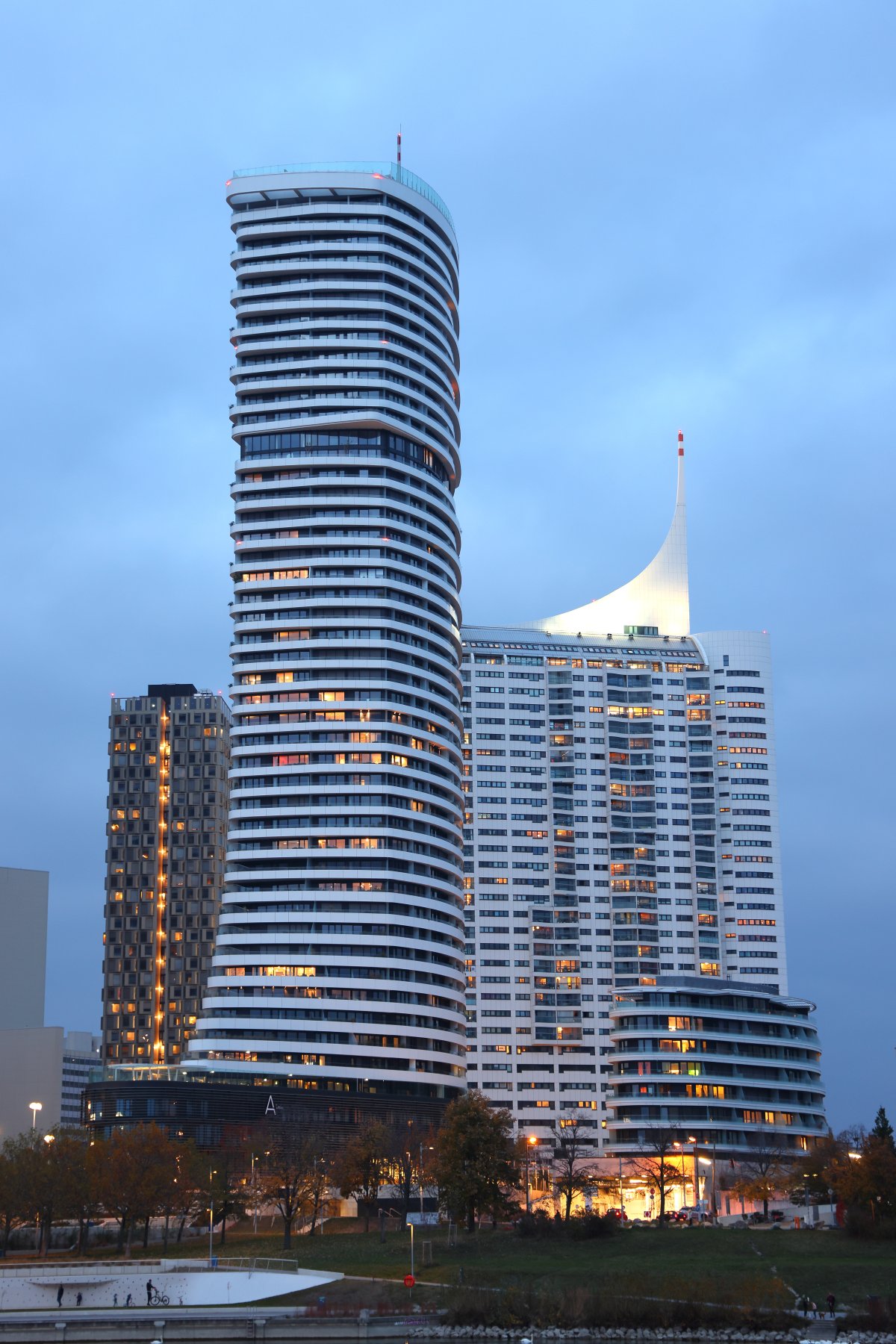 Danubeflats and Hochhaus Neue Donau